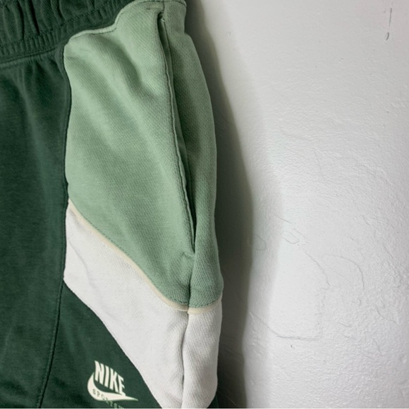 Nike Green Color Block Cotton Shorts Size Large - Picture 4 of 12